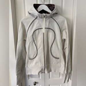 Lululemon Scuba Hoodie Travel Pillow – Ghost / Black Snowy Owl – Size 8